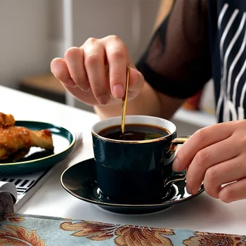 Луксозна чашата за кафе и вечеря в европейски стил от керамика за дома на следобеден чай в пном пен