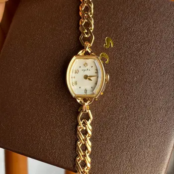 2023 Нови дамски часовници 24-КАРАТОВО Златно покритие Реколта гривна Ръчен часовник Месинг dial-кофа Стилен подарък за влюбени Циферблат Fritillaria