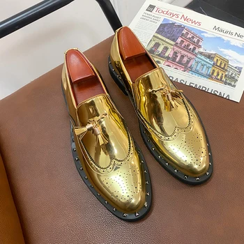 Мъжки обувки от златна лачена кожа 2023, нова модни кожени обувки с пискюли, луксозни удобни мокасини за почивка