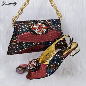 Дамски два цвята обувки-лодка в нигерия стил, комплект от обувки и чанти, летни италиански сандали с декорация във формата на кристали и набор от чанти за вечерните рокли