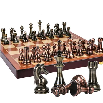 Комплект метални шах Висококачествен подарък за пътуване Международна игра на шах Сгъваема Дървена форма на Шахматната дъска, Kirsite фигури Chessman I60