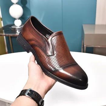 През лятото 2023 година нов мъжки сандали са перфорированы бизнес дупки от телешка кожа и мъжки кожени обувки