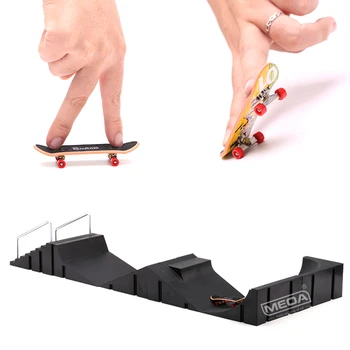 Нов черен пальчиковый скейтборд 6 в 1 с рамповыми детайли за тренировки, игрални сцени и домашно мини-играчки за скейтборд, детски играчки и подаръци